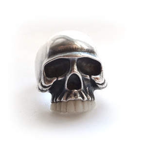 Кольцо серебряное "череп", чернение. Зубы вставные из стоматологического материала. Такое кольцо можно купить только здесь.